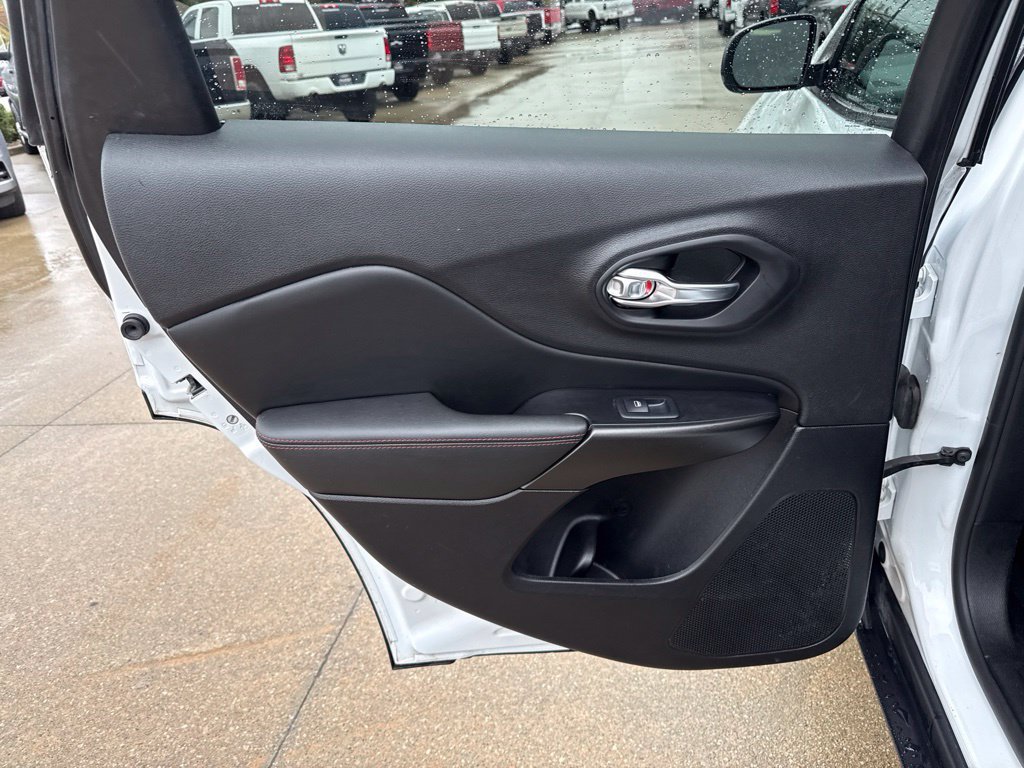 Used 2019 Jeep Cherokee Trailhawk w/ Cold Weather Group AWD/4WD image 45