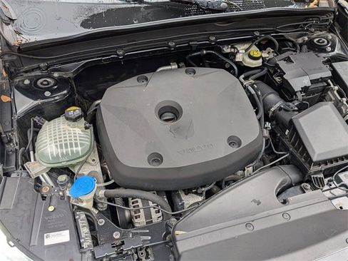 Used 2020 Volvo XC40 T4 Momentum image 31