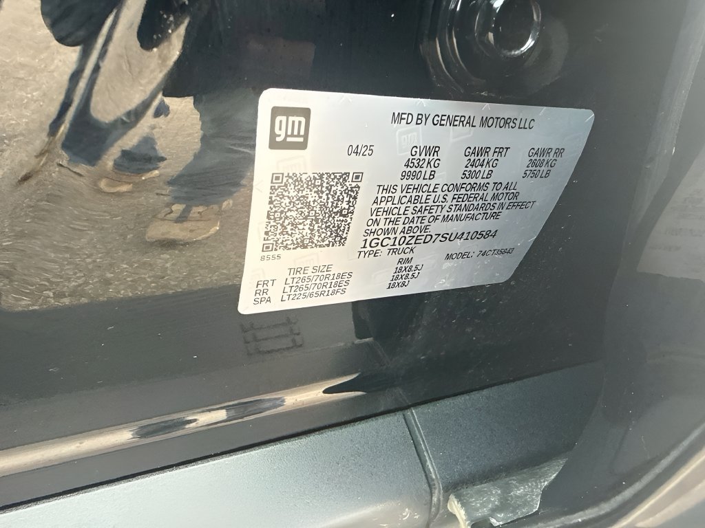 Used 2025 Chevrolet Silverado EV LT AWD/4WD image 36