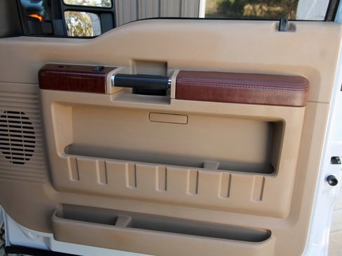 Used 2011 Ford F250 King Ranch w/ King Ranch w/Chrome Pkg image 36
