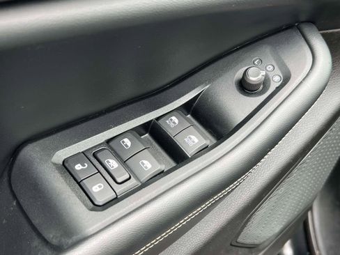 Certified 2023 Jeep Grand Cherokee Laredo w/ Luxury Tech Group I AWD/4WD image 17