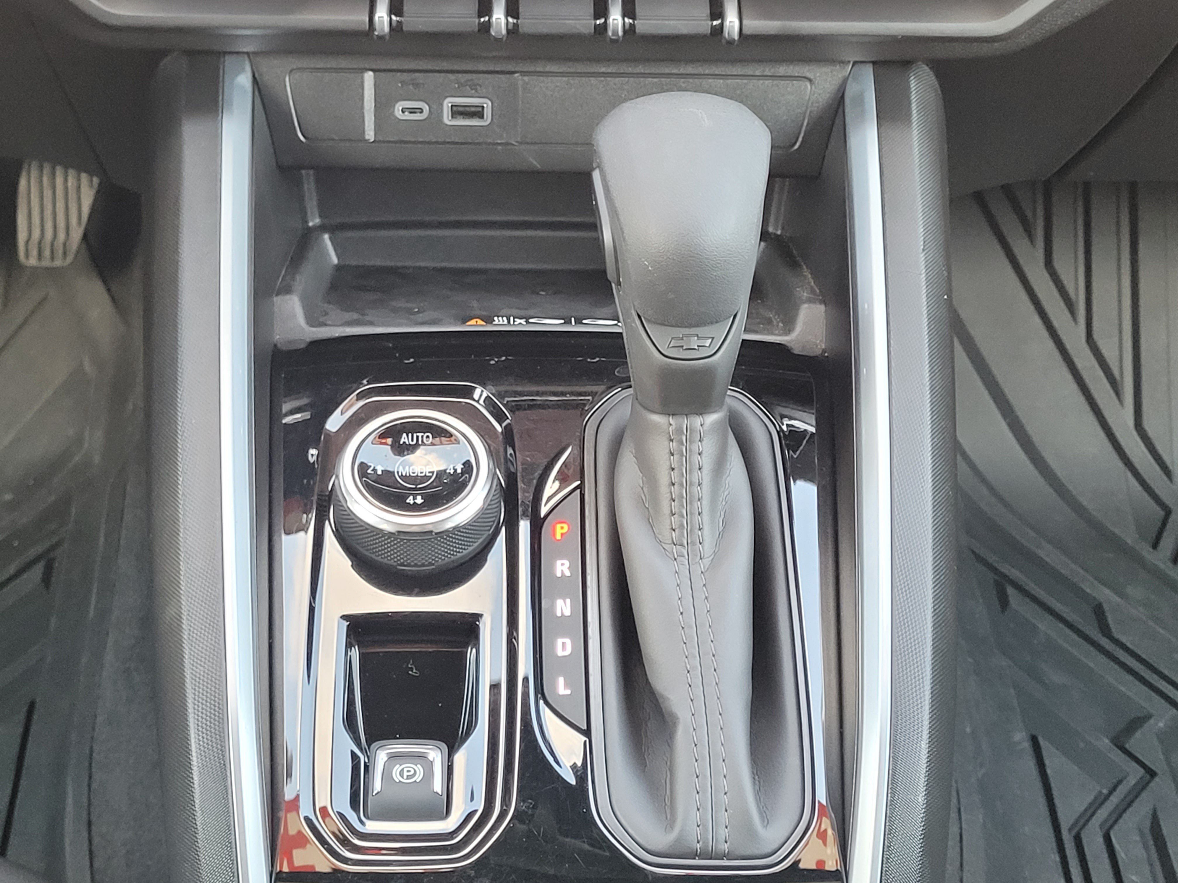 Used 2025 Chevrolet Colorado Trail Boss AWD/4WD image 18
