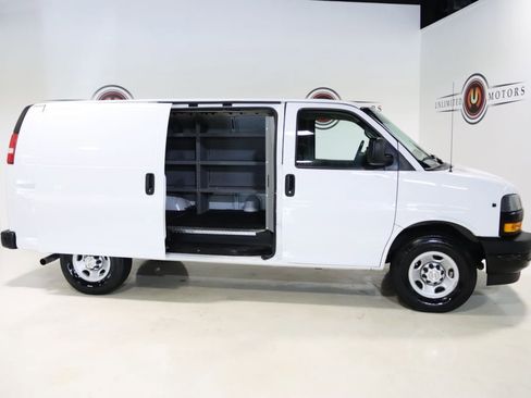 Used 2019 Chevrolet Express 3500 w/ Driver Convenience Package RWD image 30