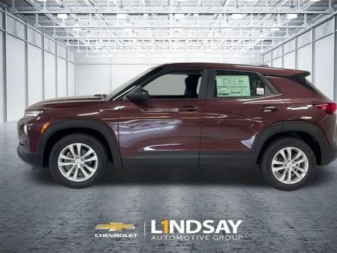 Used 2023 Chevrolet TrailBlazer LS FWD image 2