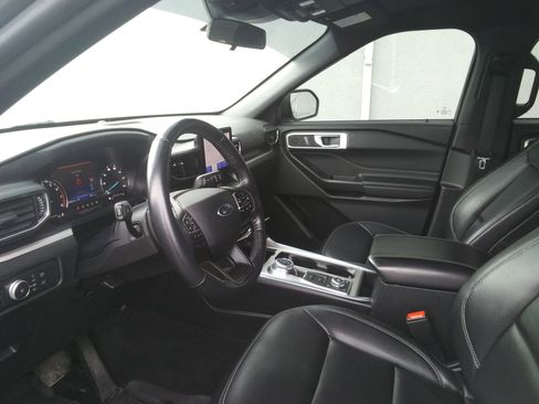 Used 2020 Ford Explorer XLT w/ Equipment Group 202A image 13