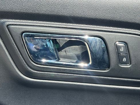 Used 2016 Ford Mustang Premium image 18