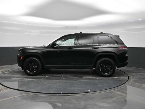 Used 2024 Jeep Grand Cherokee Altitude image 5