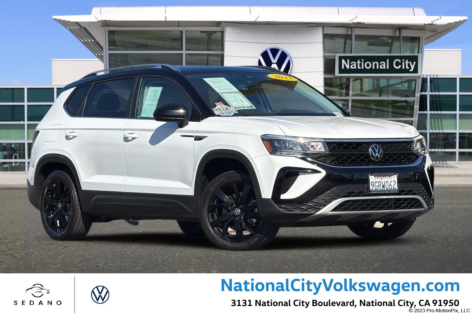 Used 2023 Volkswagen Taos SE w/ Panoramic Sunroof Package FWD image 1