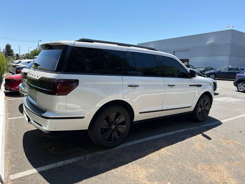 Used 2019 Lincoln Navigator Reserve AWD/4WD image 4