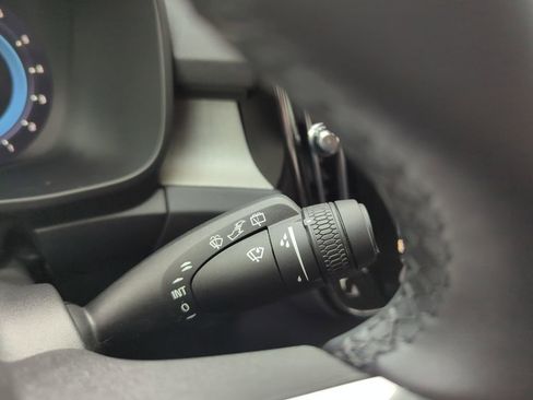 Used 2024 Volvo XC40 B5 Plus image 25