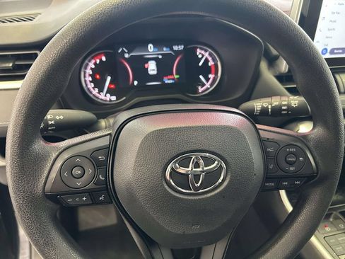 Used 2025 Toyota RAV4 XLE AWD/4WD image 18