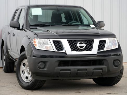 Used 2021 Nissan Frontier S image 2