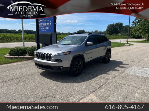 Used 2017 Jeep Cherokee High Altitude w/ Luxury Group AWD/4WD image 1