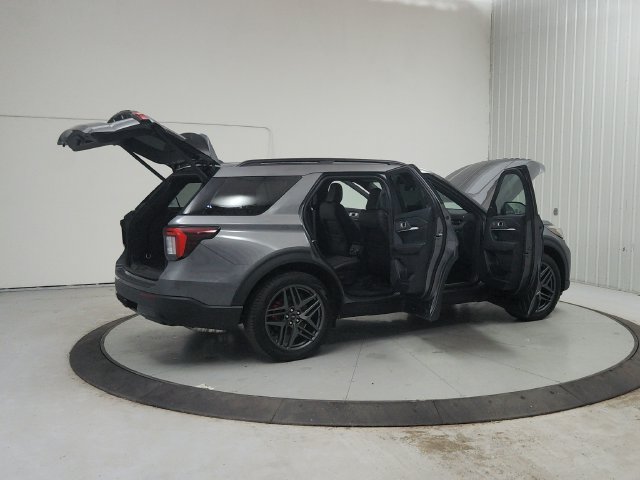 Used 2025 Ford Explorer ST-Line w/ Premium Package RWD image 16