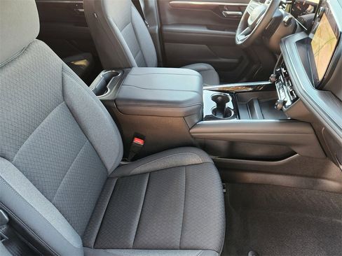 Used 2025 Chevrolet Suburban LS image 14