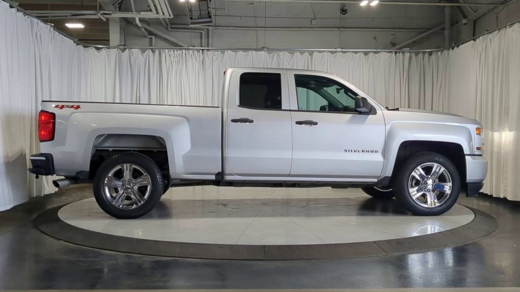 Used 2019 Chevrolet Silverado 1500 Custom w/ Custom Convenience Package AWD/4WD image 11