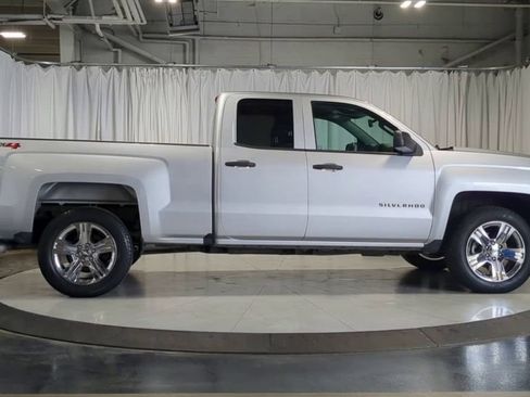 Used 2019 Chevrolet Silverado 1500 Custom w/ Custom Convenience Package AWD/4WD image 11