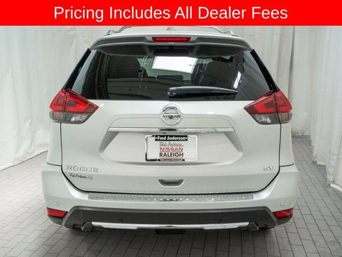Used 2020 Nissan Rogue SV w/ Premium Package FWD image 4