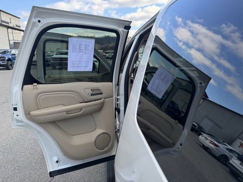 Used 2013 Cadillac Escalade Premium image 13