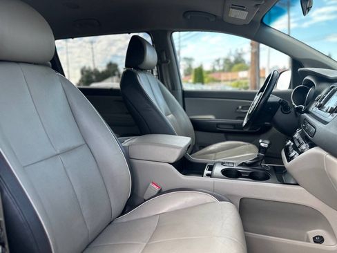 Used 2017 Kia Sedona LX w/ LX Essentials Premium Package FWD image 22