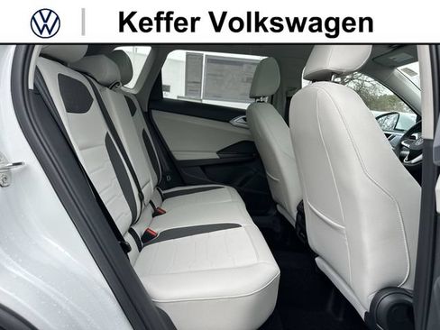 New 2026 Volkswagen Taos SE FWD image 26