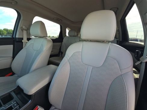 Used 2024 Kia Sorento S w/ Panoramic Sunroof Package FWD image 23