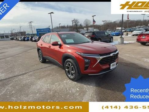 Certified 2024 Chevrolet Trax LT w/ Driver Confidence Package image 2