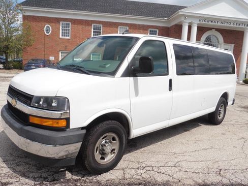 Used 2020 Chevrolet Express 3500 LT w/ LT Preferred Equipment Group RWD image 23