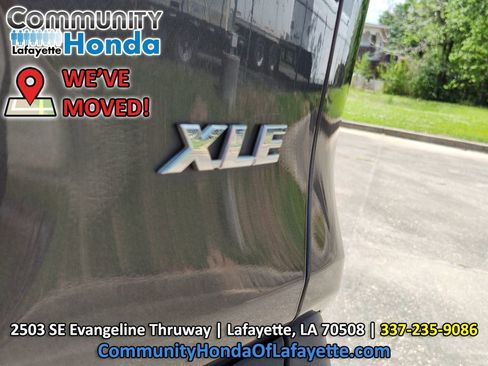 Used 2021 Toyota RAV4 XLE Premium FWD image 8