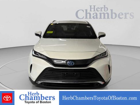 Used 2022 Toyota Venza XLE AWD/4WD image 2