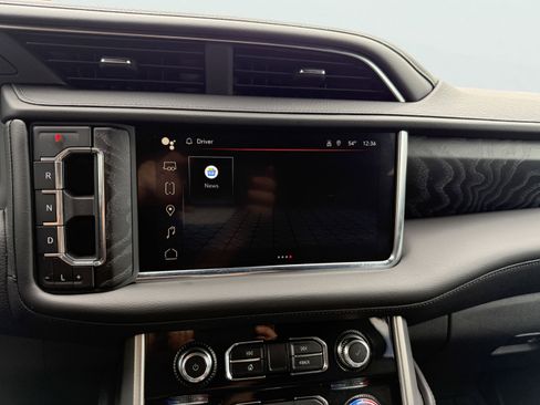 Used 2024 GMC Yukon XL Denali w/ Advanced Technology Package image 28