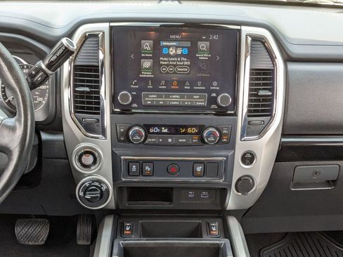 Used 2021 Nissan Titan SV w/ SV Convenience Package image 30