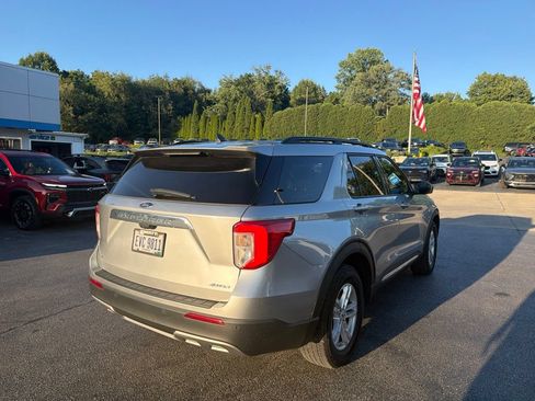 Used 2022 Ford Explorer XLT w/ Equipment Group 202A AWD/4WD image 3