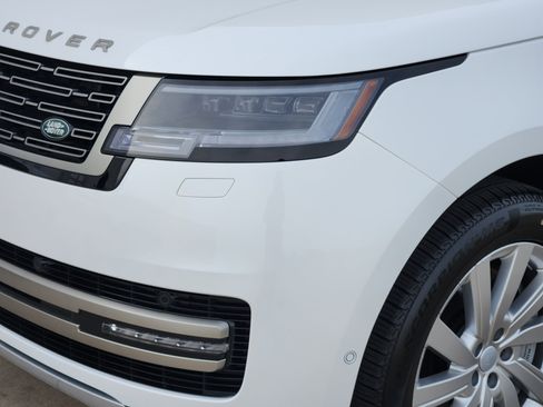 New 2025 Land Rover Range Rover SE image 9