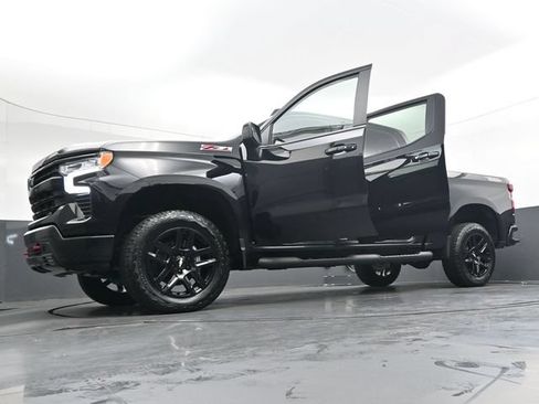 Used 2025 Chevrolet Silverado 1500 LT Trail Boss w/ Convenience Package II AWD/4WD image 46