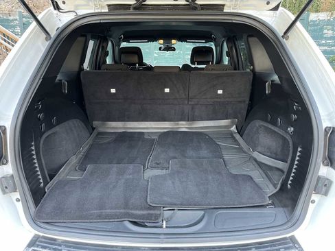 Used 2020 Jeep Grand Cherokee Laredo image 24