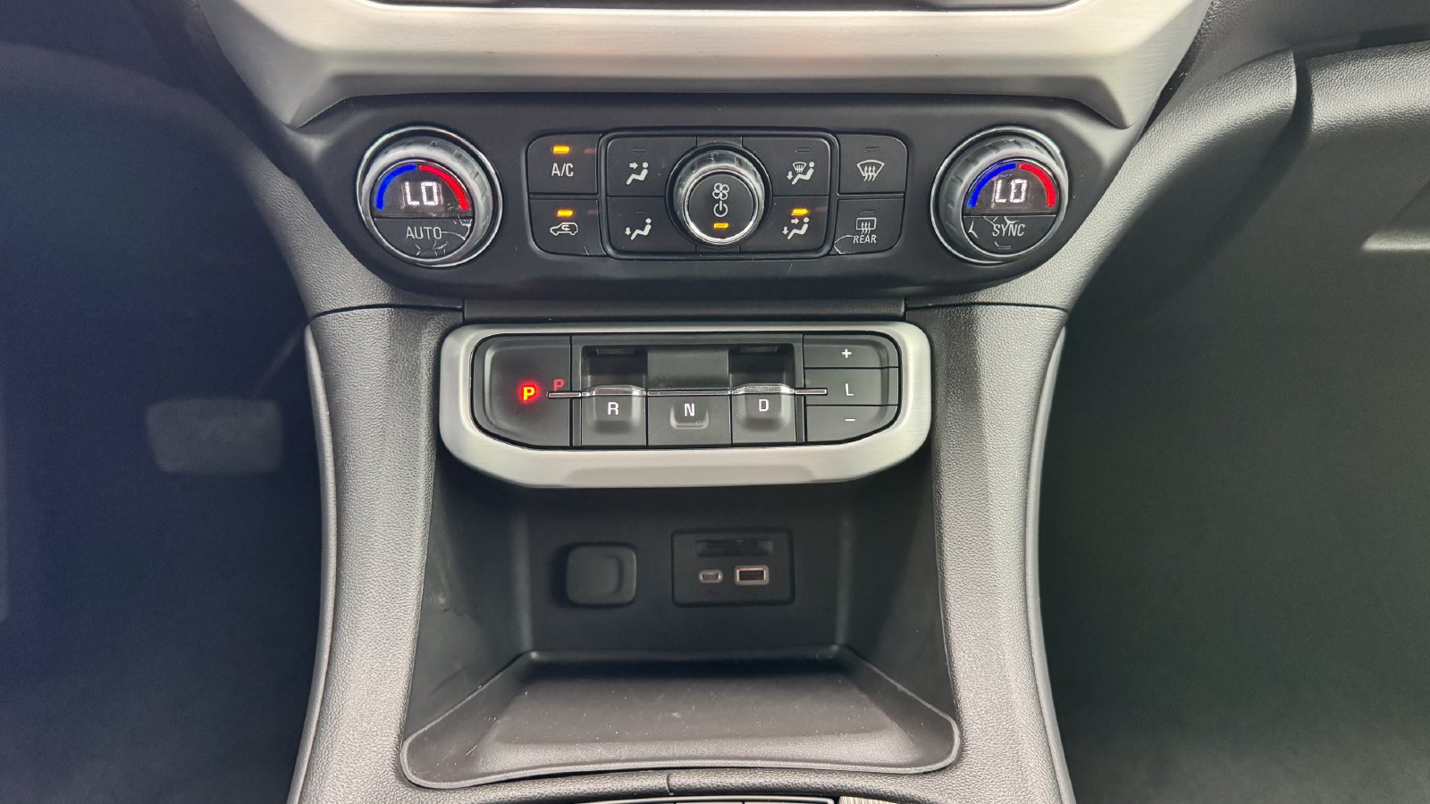 Used 2023 GMC Acadia SLT w/ Elevation Edition AWD/4WD image 20