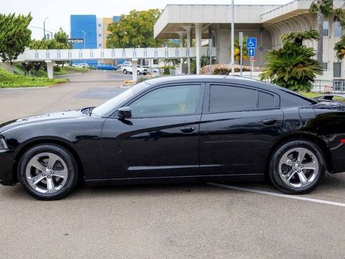 Used 2013 Dodge Charger SE w/ Sport Appearance Group image 8