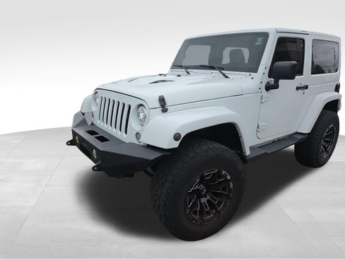 Used 2017 Jeep Wrangler Sahara w/ Dual Top Group AWD/4WD image 9
