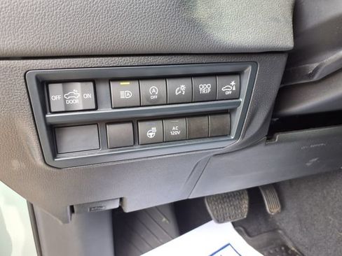 Used 2025 Toyota Tundra Limited AWD/4WD image 30
