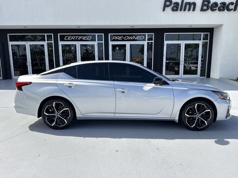 Used 2023 Nissan Altima 2.5 SR FWD image 5