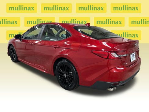 Used 2025 Toyota Camry SE FWD image 10