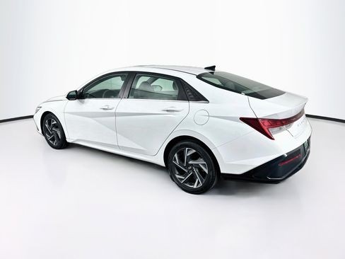 Used 2025 Hyundai Elantra SEL FWD image 5
