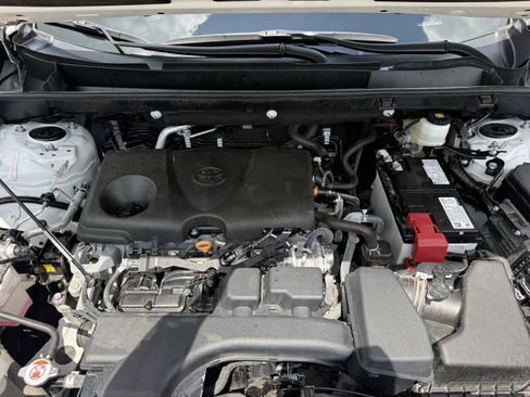 Used 2025 Toyota RAV4 XLE FWD image 32