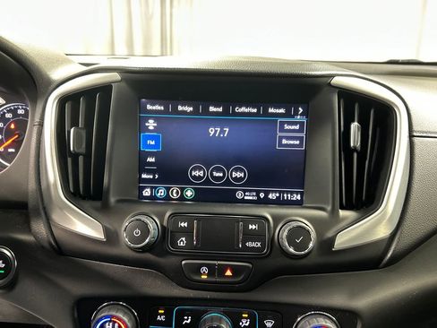 Used 2023 GMC Terrain SLT w/ Elevation Edition image 17