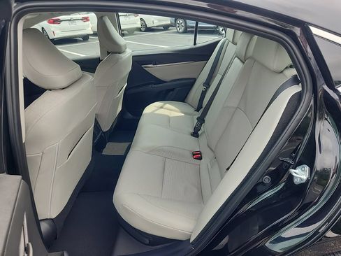 Used 2025 Toyota Camry XLE FWD image 28