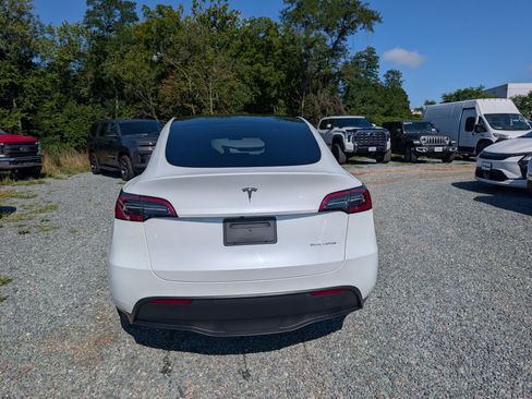 Used 2023 Tesla Model Y Long Range AWD/4WD image 4