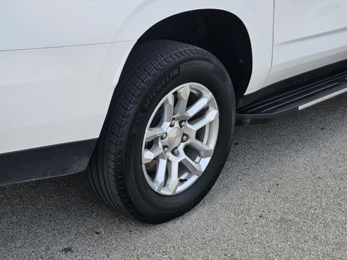Used 2025 Chevrolet Suburban LT RWD image 8