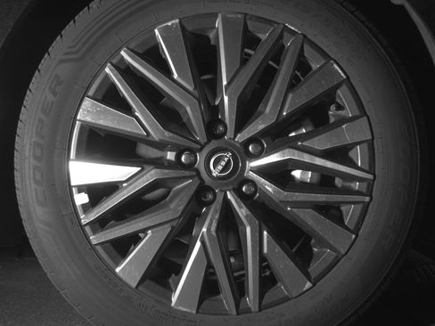 Used 2025 Nissan Altima 2.5 SV FWD image 13