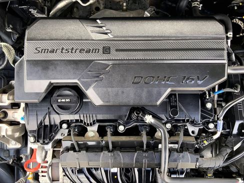 Used 2023 Hyundai Elantra Limited image 32